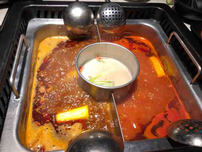大渝火锅(武汉摩尔城店)-"「牛油锅底」菜品新鲜,人性化的可以小份或.