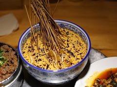 -大众跷脚牛肉馆·非遗传承单位(峨眉山店)