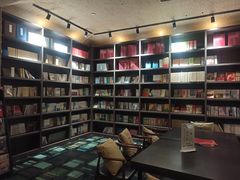 -钟书阁(松江泰晤士小镇店)