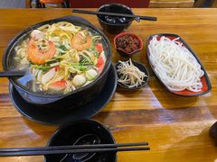 -丽虹云南过桥米线(兴工街店)