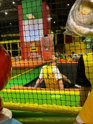 -蹦蹦跳跳(新奥购物中心店)