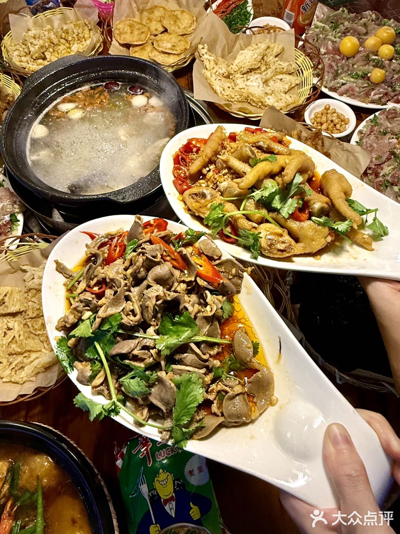 大表哥推荐的创新鸡煲！！谁吃谁知道！！