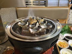 -围炉肉舍•炭烤活鳗•丹东海鲜烤肉(步行街店)