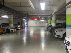 -蓝色港湾停车场
