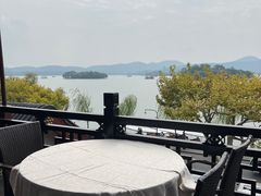 -楼外楼·停车场