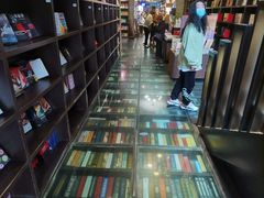 -钟书阁(松江泰晤士小镇店)