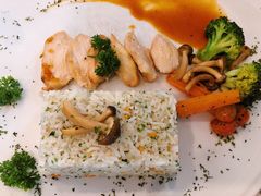 -Chom Cafe and Restaurant