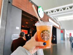 冰摇桃桃乌龙茶-星巴克(广州南站A18检票口楼上)