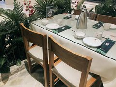 靠窗位-闫府私房菜·百年鲁菜(欧亚店)