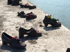 -多瑙河畔鞋履雕塑