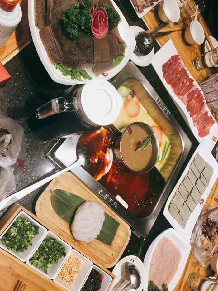 巴庄重庆火锅(罗山中心商厦店)-"罗山为数不多的几个时尚火锅店,还是