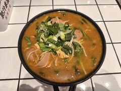 招牌炸酱小锅米线-肥汁米蘭香港米线(长宁来福士店)