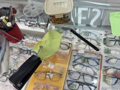 -美式眼镜·授权蔡司.依视路.尼康.豪雅.明月(人民广场店)