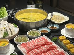 -鲜入唯煮·港式海鲜牛肉火锅(金宝街店)