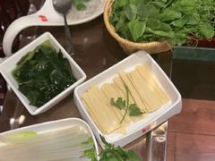 -七欣天香辣蟹火锅(上海银亿滨江店)