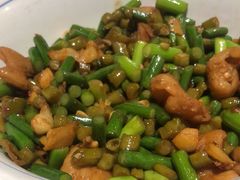 -帅巴人舅母子腊蹄民俗村