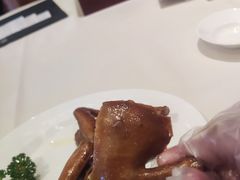 玻璃脆皮乳鸽-利苑酒家(金宝店)