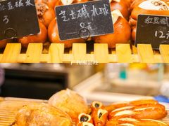 碱水墨鱼肠-天井·丑面包搭咖啡