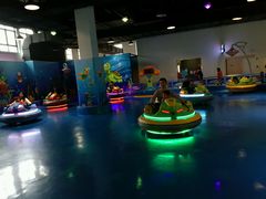 碰碰车-蒙特利亲子乐园