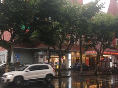 -全家便利店(洛川东路店)