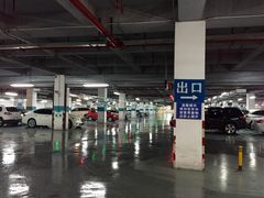 -奥特莱斯停车场