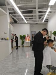 -阿三造型烫染•接发
