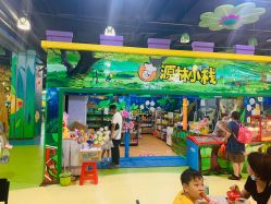-维佳童话镇演出现场(徐东店)