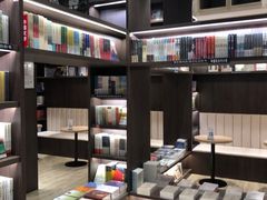 -钟书阁(群光广场店)