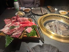 -铭牛烧肉·和牛海鲜自助(高新月牙湖店)