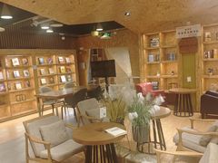 -新华里咖啡书吧(新华书店小寨店)