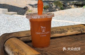 Freshly Squeezed Pear and Carrot Juice