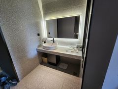 -上海虹桥中心爱琴海亚朵S酒店