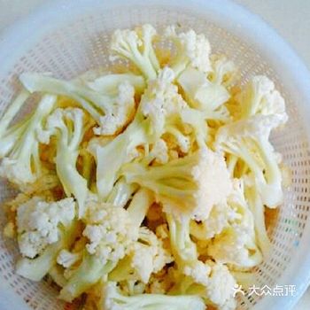 自制减肥菜谱 茄汁花菜 配料: 花菜一小棵、青椒一