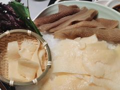 -红鼎豆捞·非遗鲍皇汤火锅(宝丰路店)