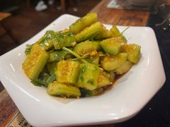 蒜泥黄瓜-三里屯土灶炖公鸡地锅鸡(江东店)