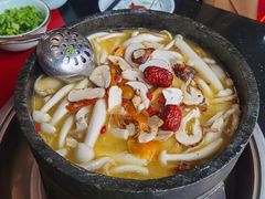 -南渝食府.墨脱石锅松茸鸡
