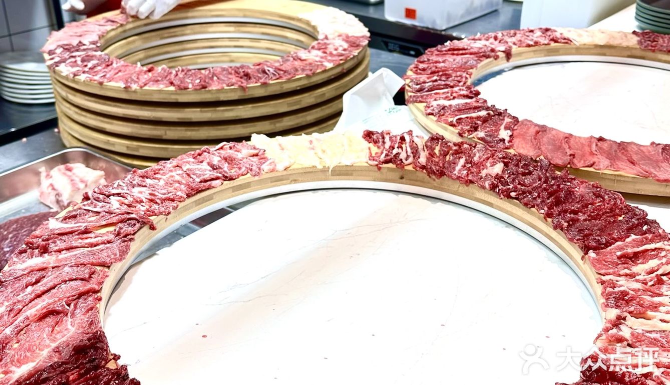 什么玩意❗❗这家火锅店把整头牛搬上餐桌❗