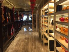 面包甜点陈列柜-北京王府井希尔顿酒店·万斯阁西餐厅