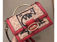 -COACH蔻驰(恒隆广场店)