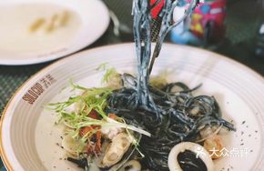 Pan-Seared Scallop Seafood Squid Noodles