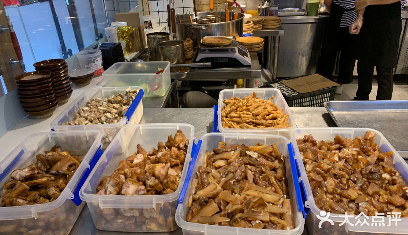 又新开一家川味火锅店