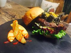 -HIGH FIVE哈福手工汉堡(桂林路店)