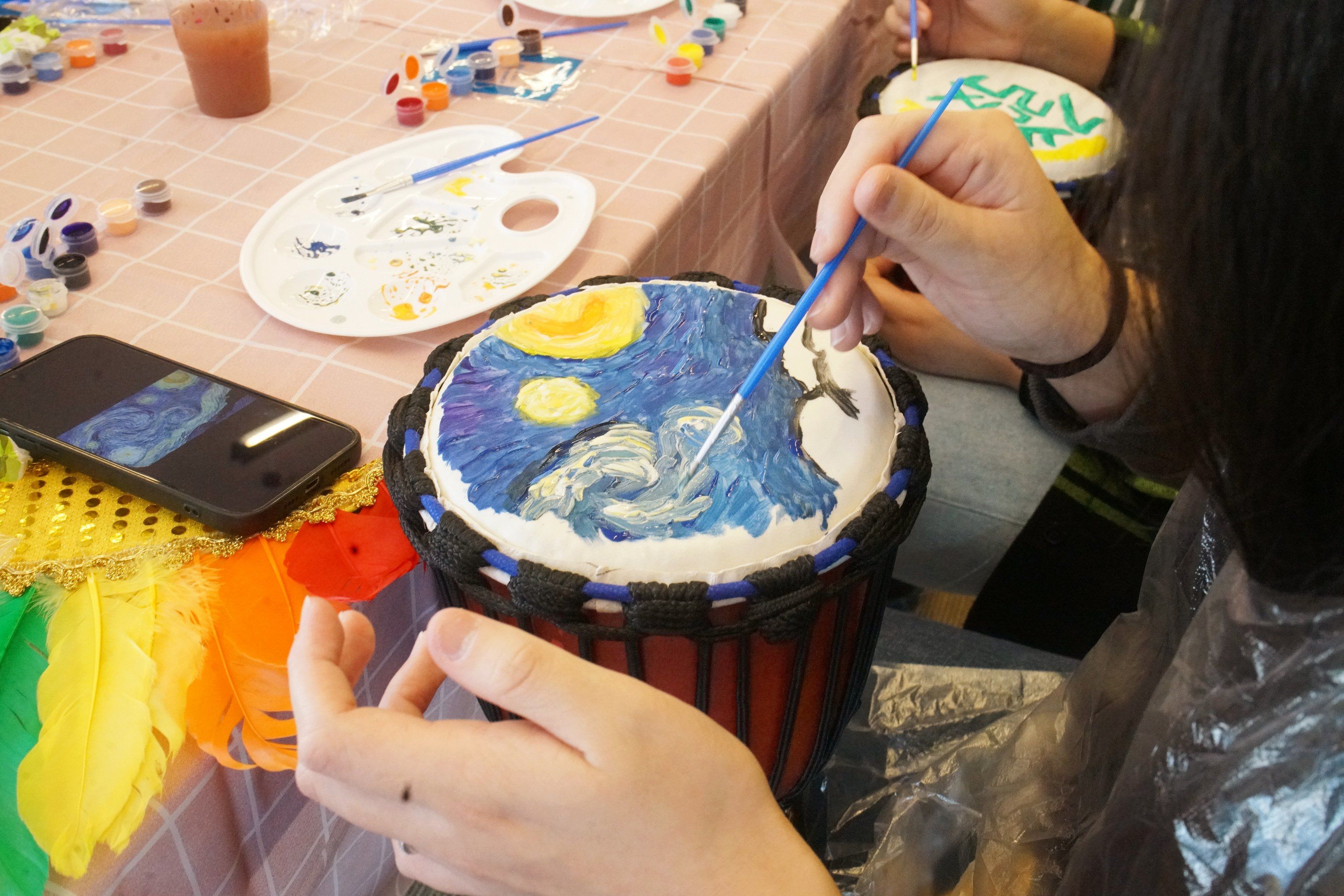 下面就开始了最具有个性化色彩的diy非洲鼓环节