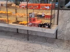 面包甜点陈列柜-面包新语(上地华联店)