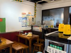-丽虹云南过桥米线(兴工街店)