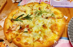 Thousand Island Sauce Chicken Pineapple Pizza