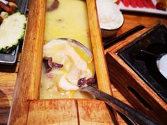 -老滇山寨•云南特色菜•地方菜•民族风情歌舞表演(金碧店)