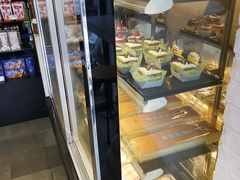 面包甜点陈列柜-可颂坊(凉城店)