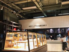 面包甜点陈列柜-黑草莓(重庆路店)