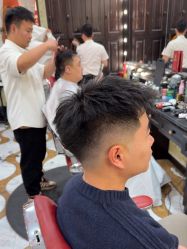 -东方先生国潮男士理发馆